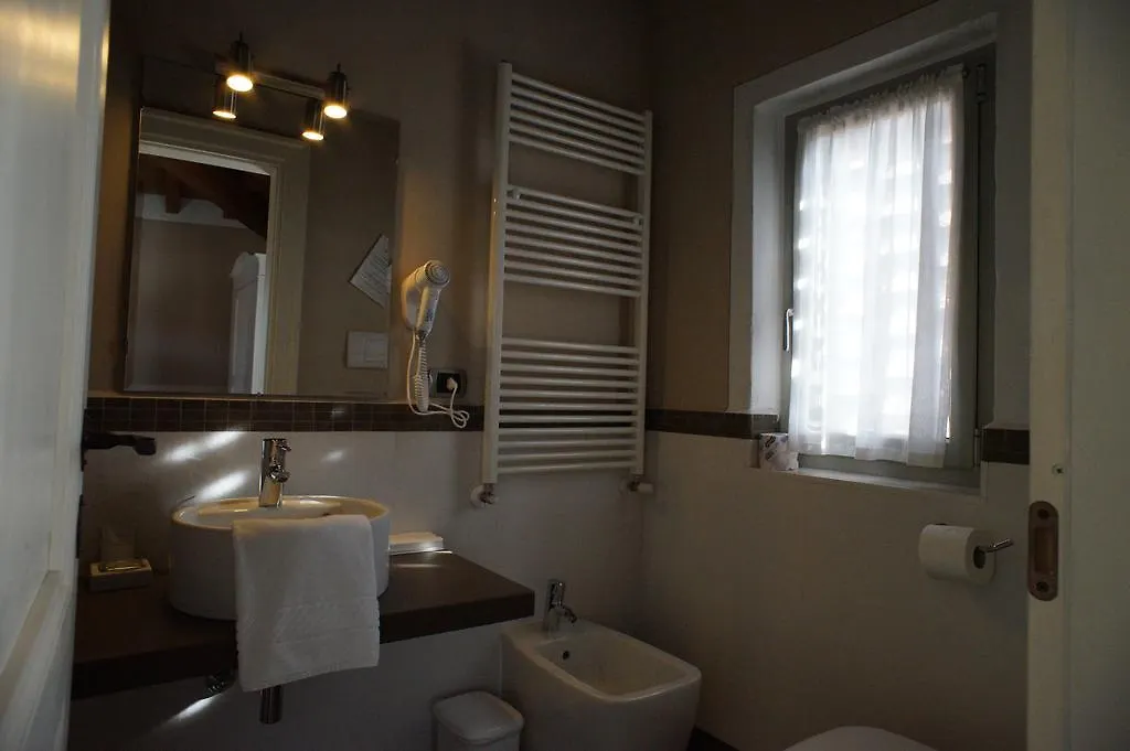 Corte Breda, Agriturismo Bed&Breakfast Chiari Farm stay